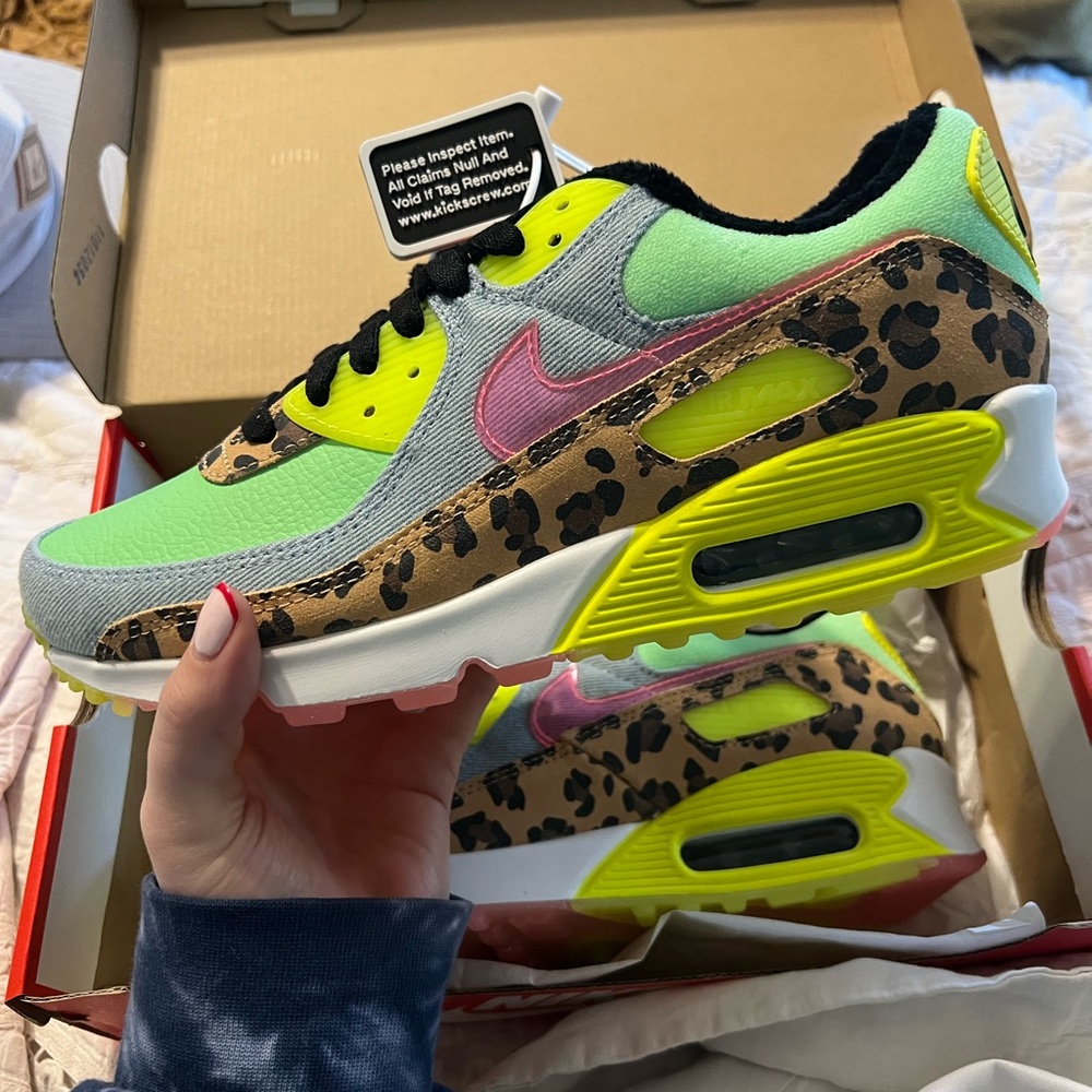 NWT Nike Air Max 90 LX in Illusion Green/Sunset Pulse